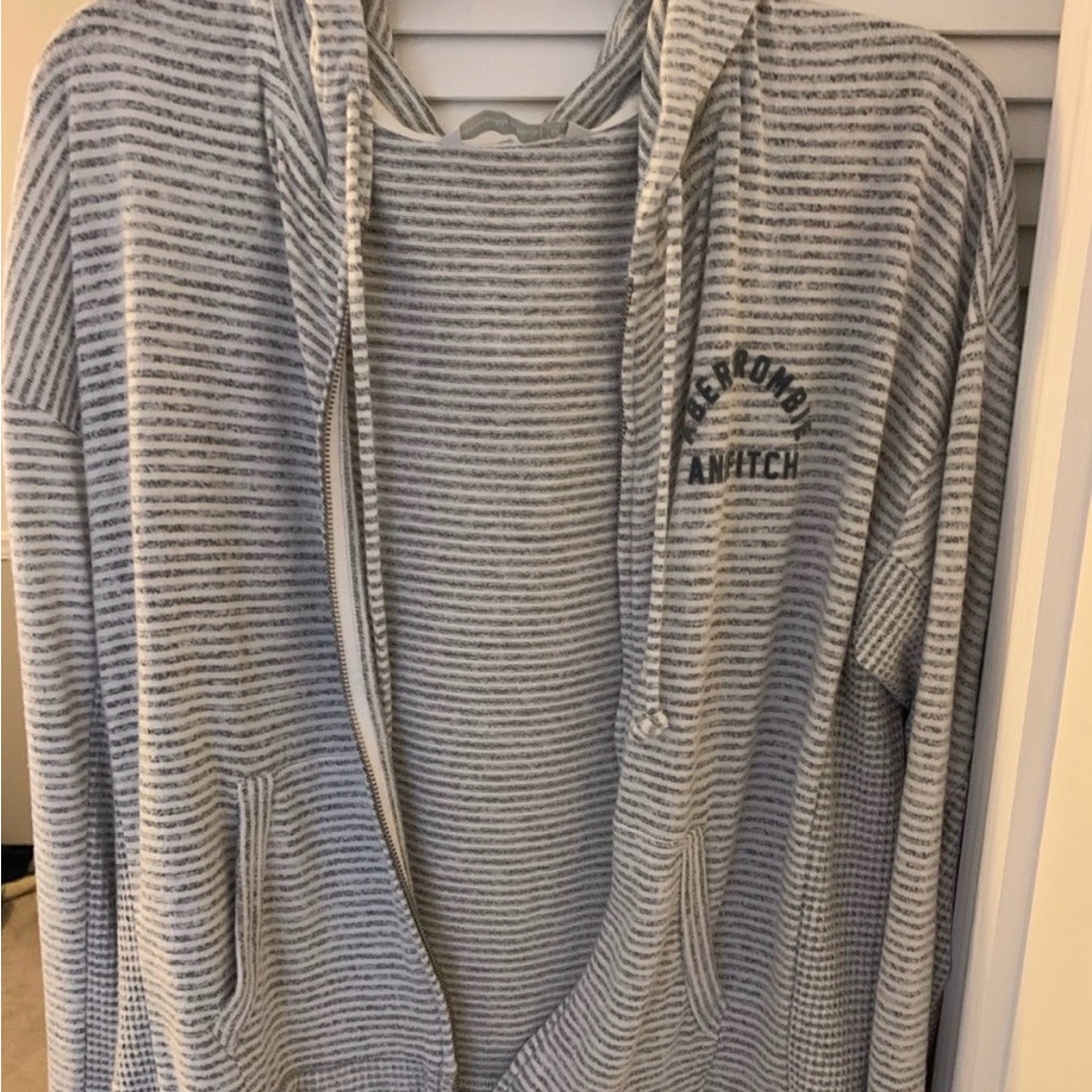 Abercrombie & Fitch Gray Striped Sweater